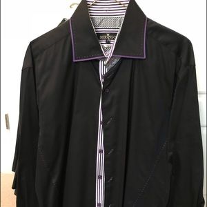 Men’s Bertigo dress shirt.
